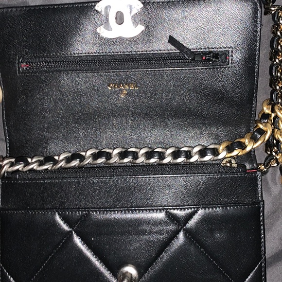 Authentic Chanel - Picture 5 of 12